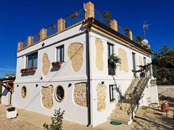 casa indipendente in vendita ad Elice