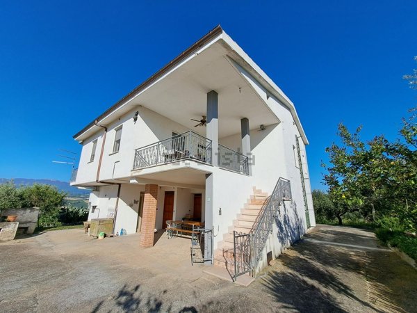 casa indipendente in vendita ad Elice