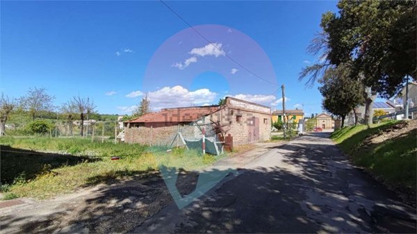 locale commerciale in vendita ad Elice