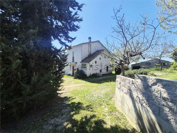 casale in vendita ad Elice