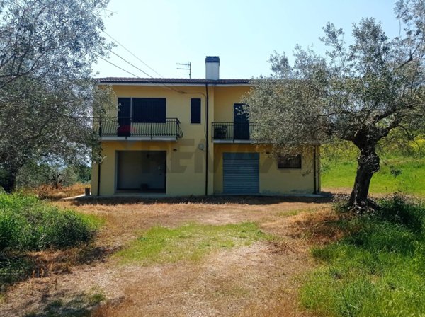 casa indipendente in vendita ad Elice