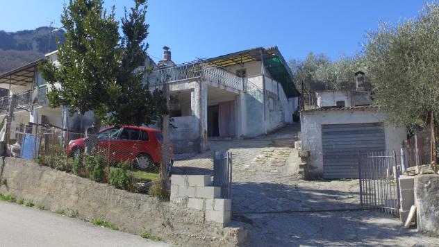 casa indipendente in vendita a Farindola