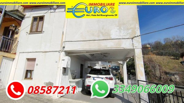 casa indipendente in vendita a Farindola