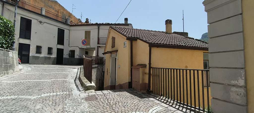 casa indipendente in vendita a Farindola