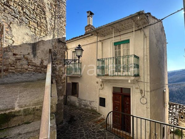 casa indipendente in vendita a Farindola