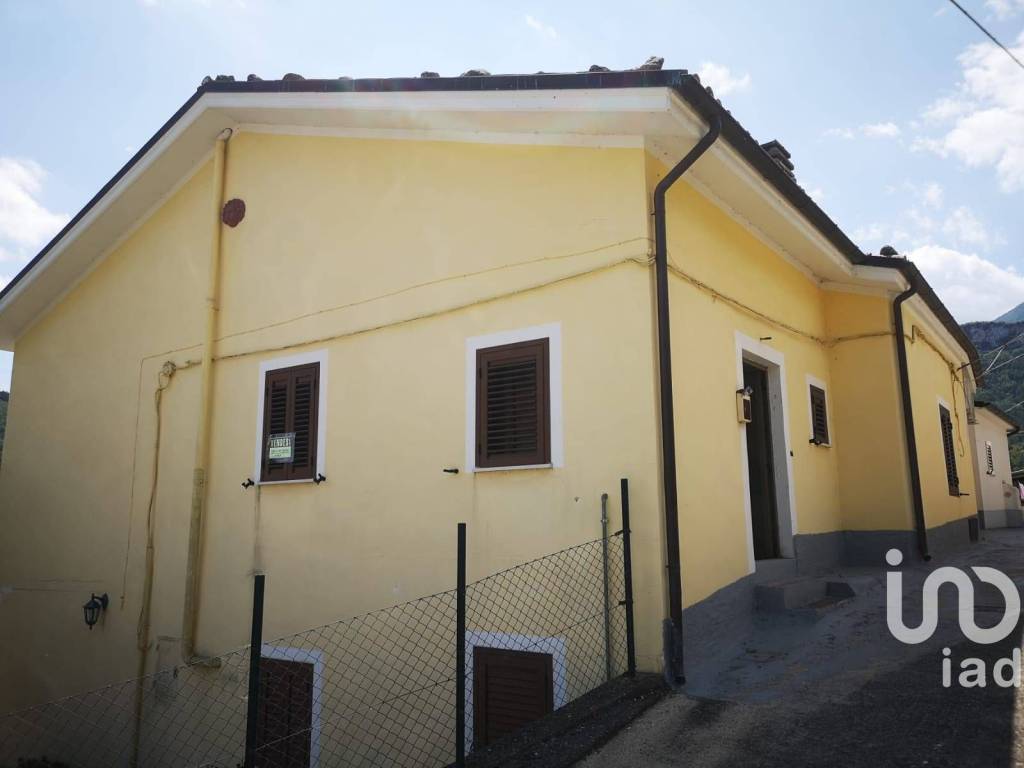 appartamento in vendita a Farindola