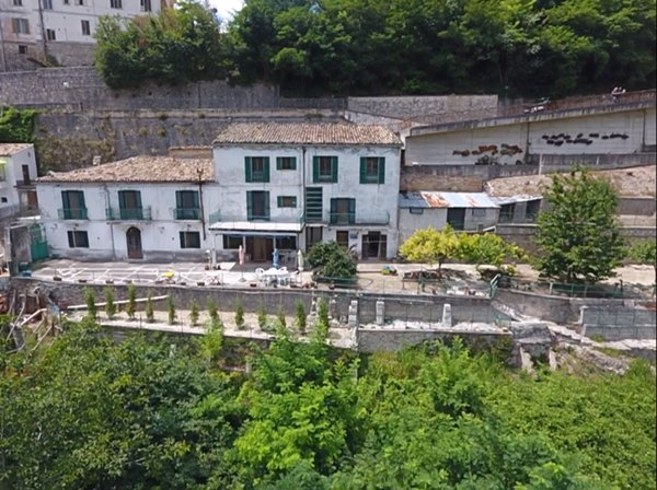 casa indipendente in vendita a Farindola