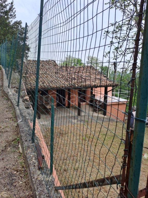 casa indipendente in vendita a Farindola