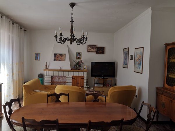 casa indipendente in vendita a Farindola