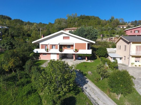 casa indipendente in vendita a Farindola