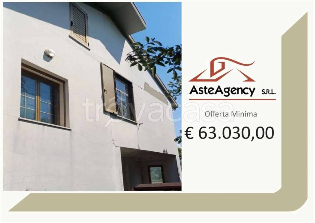 casa indipendente in vendita a Farindola in zona Trosciano