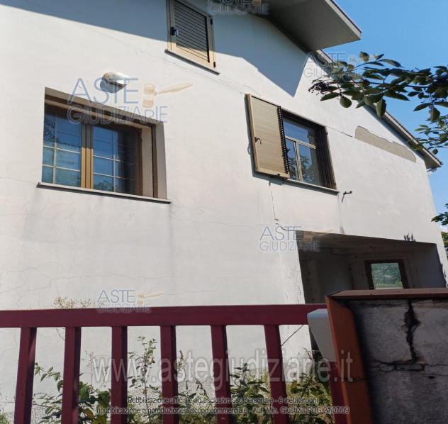 appartamento in vendita a Farindola in zona Trosciano