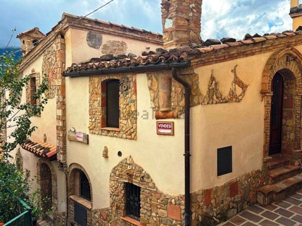 esavano in vendita a Farindola