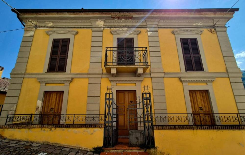 casa indipendente in vendita a Farindola