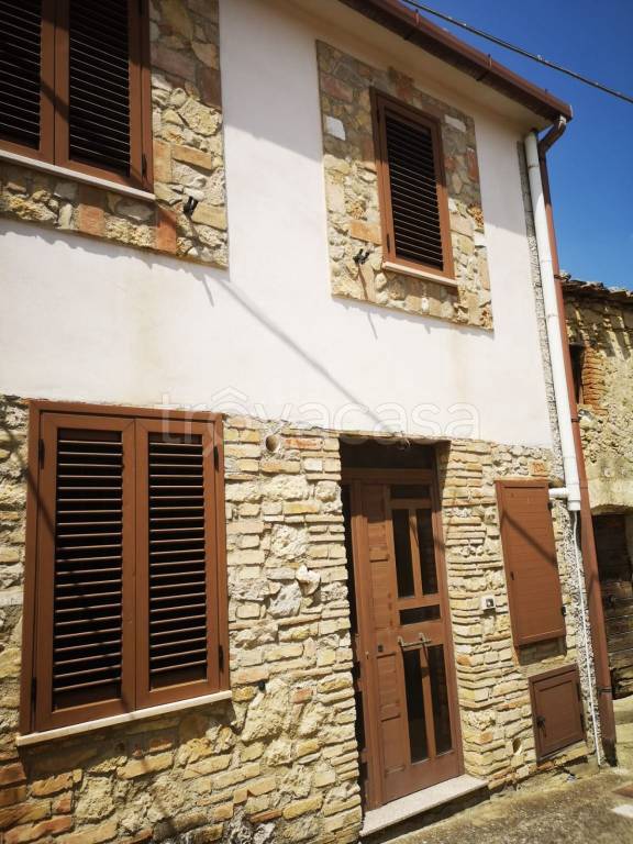 appartamento in vendita a Farindola in zona Macchie