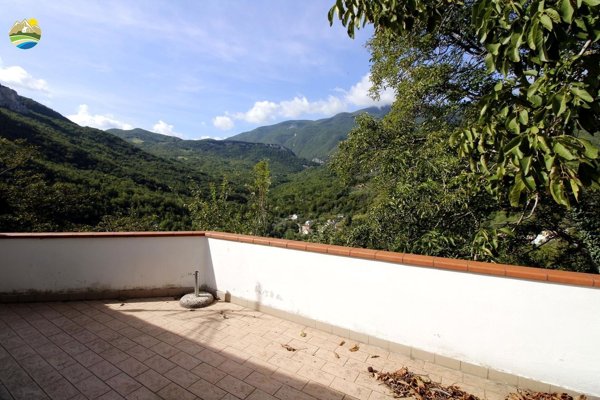 casa indipendente in vendita a Farindola