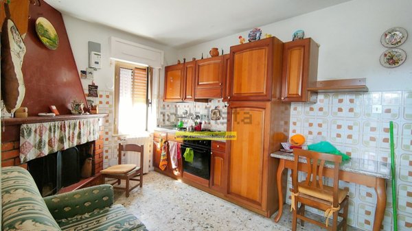 casa indipendente in vendita a Farindola