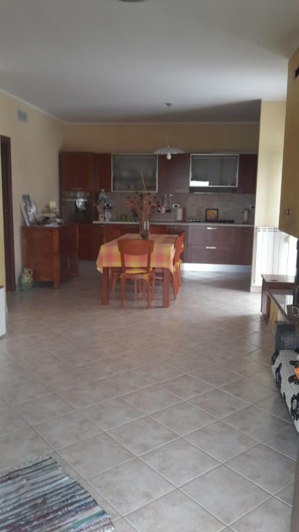 appartamento in vendita a Farindola in zona Macchie