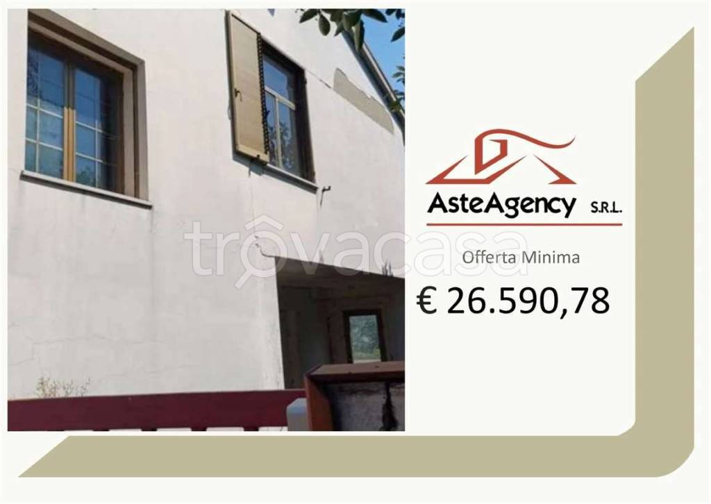 casa indipendente in vendita a Farindola in zona Trosciano