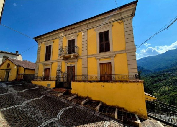 casa indipendente in vendita a Farindola in zona Santa Maria