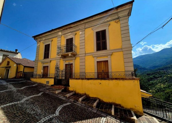 casa indipendente in vendita a Farindola