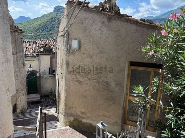 casa indipendente in vendita a Farindola in zona Santa Maria