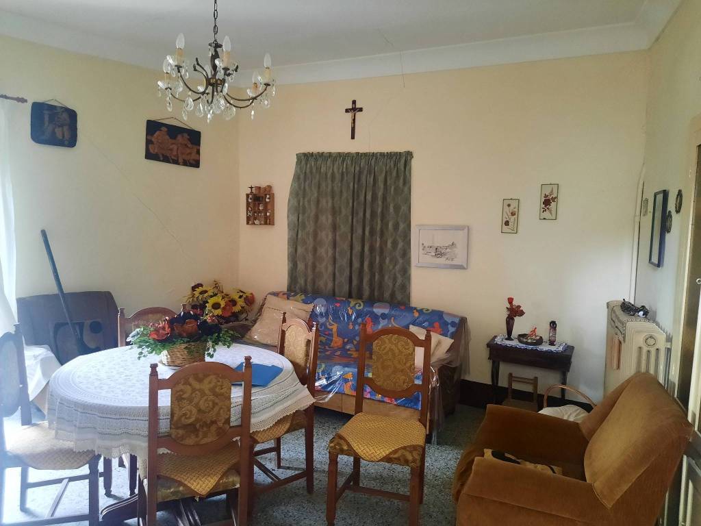 casa indipendente in vendita a Farindola