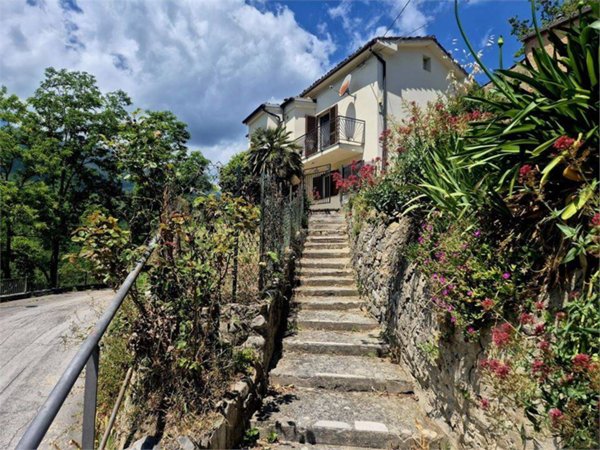 casa indipendente in vendita a Farindola