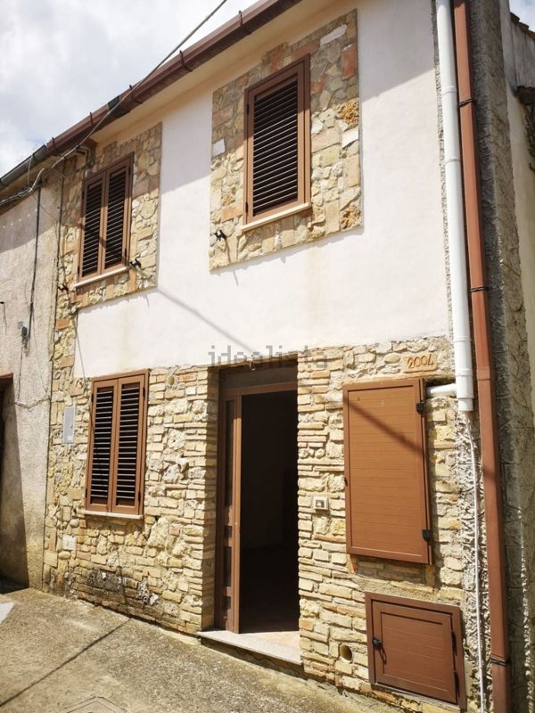 casa indipendente in vendita a Farindola in zona Macchie