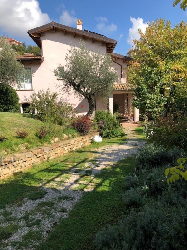 casa indipendente in vendita a Farindola in zona Santa Maria