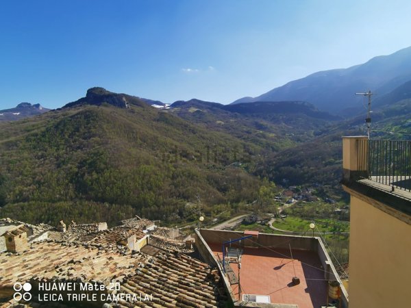 casa indipendente in vendita a Farindola in zona Santa Maria