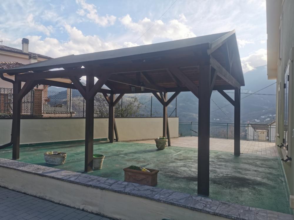 casa indipendente in vendita a Farindola in zona Santa Maria