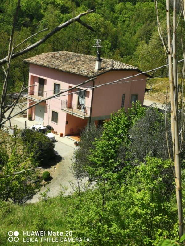 casa indipendente in vendita a Farindola in zona Santa Maria