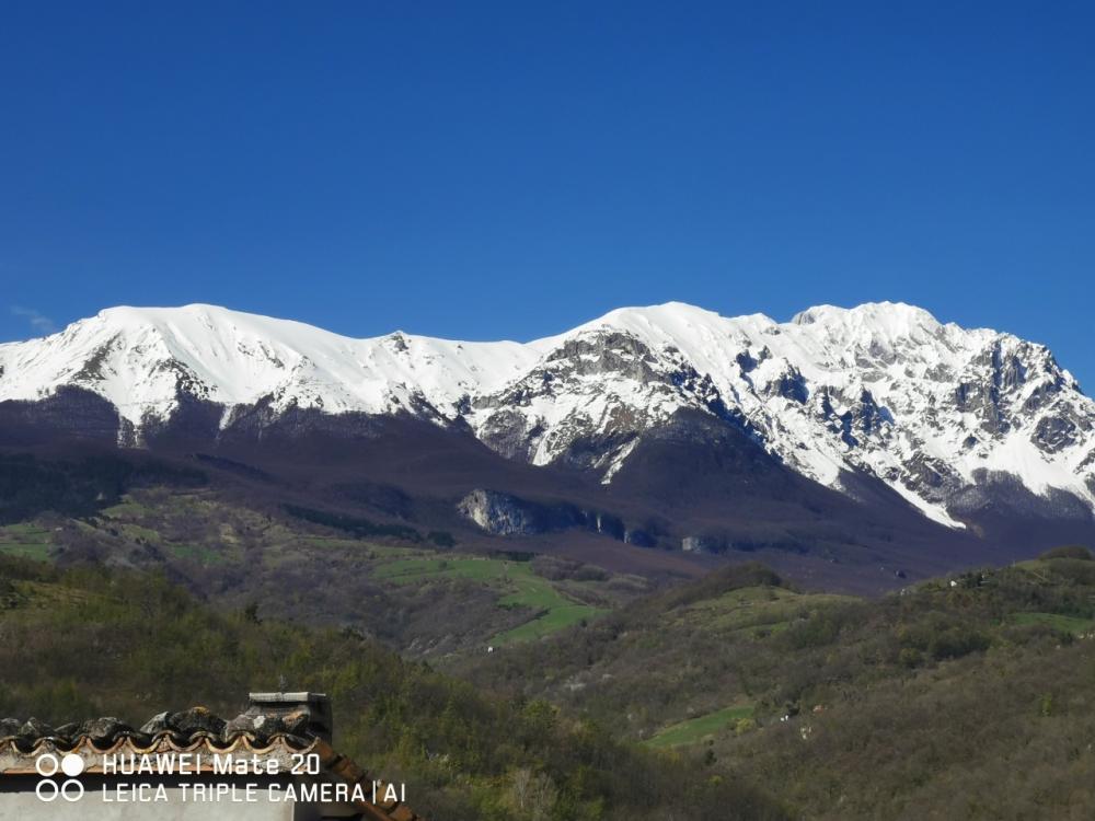 casa indipendente in vendita a Farindola