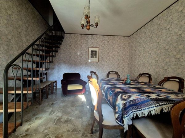 casa indipendente in vendita a Farindola in zona Santa Maria