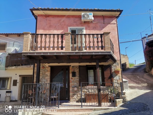 casa indipendente in vendita a Farindola in zona Santa Maria