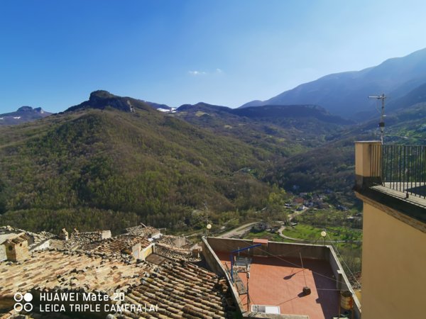 casa indipendente in vendita a Farindola in zona Santa Maria