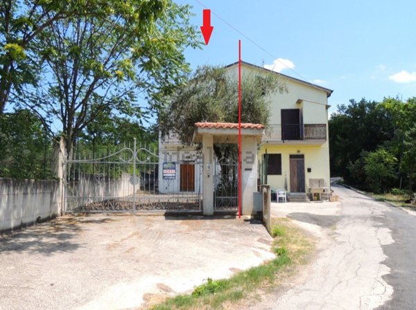 casa indipendente in vendita a Lettomanoppello