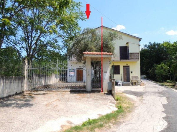 casa indipendente in vendita a Lettomanoppello
