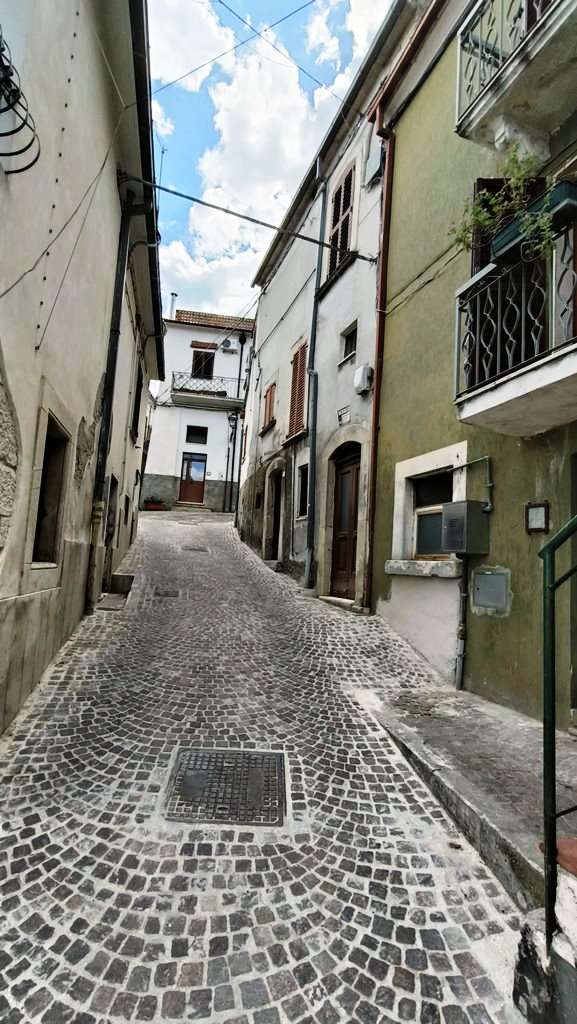 casa indipendente in vendita a Lettomanoppello