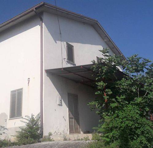 casa indipendente in vendita a Lettomanoppello