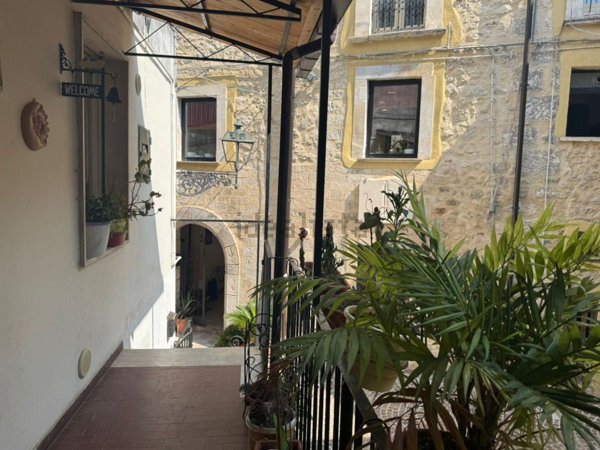 casa indipendente in vendita a Lettomanoppello