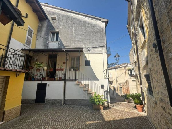 casa indipendente in vendita a Lettomanoppello