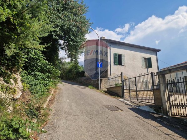 casa indipendente in vendita a Lettomanoppello