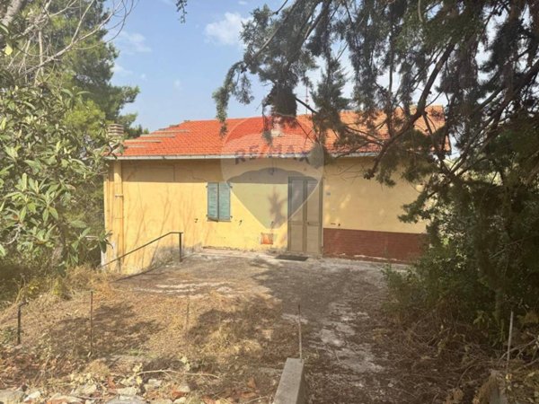 casa indipendente in vendita a Lettomanoppello