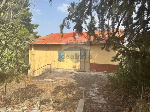 pentavano in vendita a Lettomanoppello in zona Lavino Chiuse