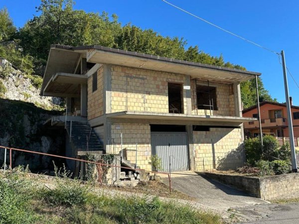 casa indipendente in vendita a Lettomanoppello
