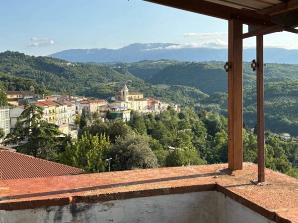 casa indipendente in vendita a Lettomanoppello