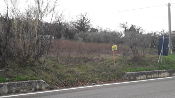 terreno edificabile in vendita a Lettomanoppello in zona Lavino Chiuse