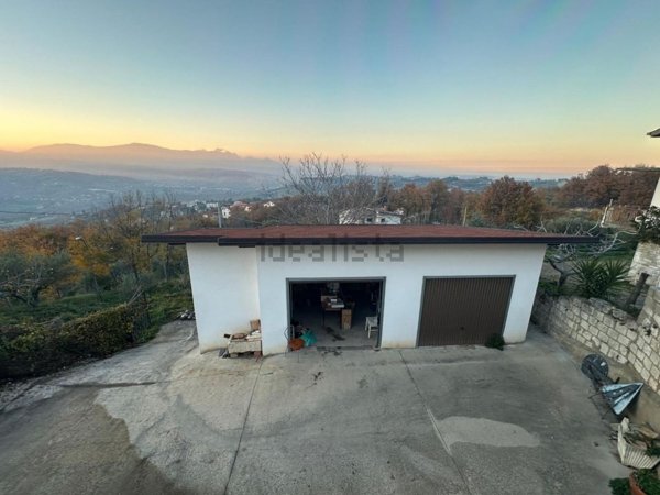 locale di sgombero in vendita a Lettomanoppello